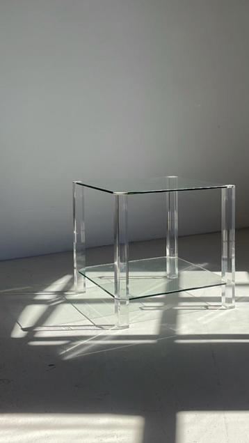 Vintage Hollywood Regency sidetable tafel glass plexiglas beschikbaar voor biedingen
