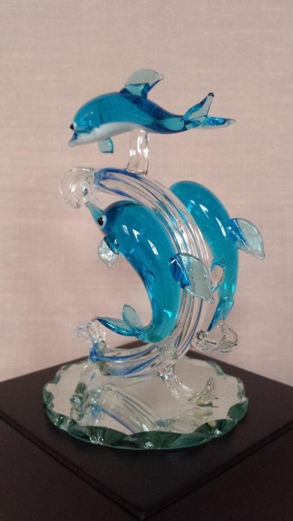 Glassculptuur DOLFIJNEN  <> Miniatuur Beeldje  Hoog 10 cm., Verzamelen, Beelden en Beeldjes, Zo goed als nieuw, Dier, Ophalen of Verzenden