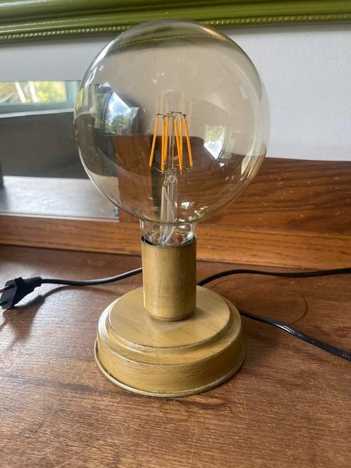 Vintage tafellamp met glazen bol – sfeervol en stijlvol, Huis en Inrichting, Lampen | Tafellampen, Zo goed als nieuw, Minder dan 50 cm