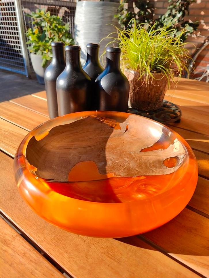 Unieke oranje schaal met hout., Huis en Inrichting, Woonaccessoires | Schalen en Manden, Nieuw, Rond, Hout, Ophalen of Verzenden