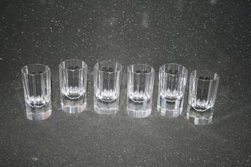 6 8-kantig geslepen borrel glaasjes beschikbaar voor biedingen