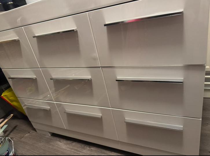 Witte Hoogglans Commode, Huis en Inrichting, Kasten | Dressoirs, Zo goed als nieuw, 100 tot 150 cm, 50 tot 75 cm, Met lade(s)