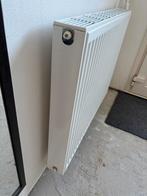 Dubbele convector radiator (incl. bevestiging), Doe-het-zelf en Verbouw, Verwarming en Radiatoren, Ophalen, 30 tot 80 cm, 500 tot 800 watt