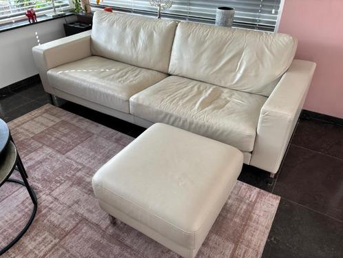 Mooie Rolf Benz EGO Bank met hocker. Beige leer, Huis en Inrichting, Banken | Bankstellen, Gebruikt, Rechte bank, Driepersoons