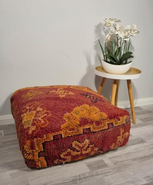 Vintage Boujaad Marokkaanse Poef, Huis en Inrichting, Banken | Voetenbanken en Poefen, Zo goed als nieuw, 50 tot 75 cm, 50 tot 75 cm