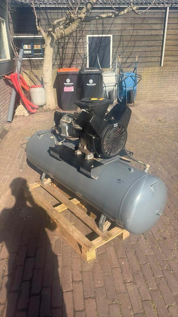 Atlas Copco Compressor, Doe-het-zelf en Verbouw, Compressors, Zo goed als nieuw, 10 bar of meer, 100 liter of meer, 800 liter/min of meer