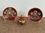 Oosters aardewerk set: 2 borden & wierookvat, Antiek en Kunst, Ophalen of Verzenden