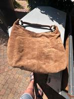 Suede “ buidel” schouder tas, Ophalen of Verzenden, Zo goed als nieuw, Bruin, Schoudertasje