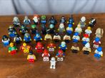 Partij Lego mini figures 41 stuks en wat extra onderdelen, Kinderen en Baby's, Speelgoed | Duplo en Lego, Ophalen of Verzenden