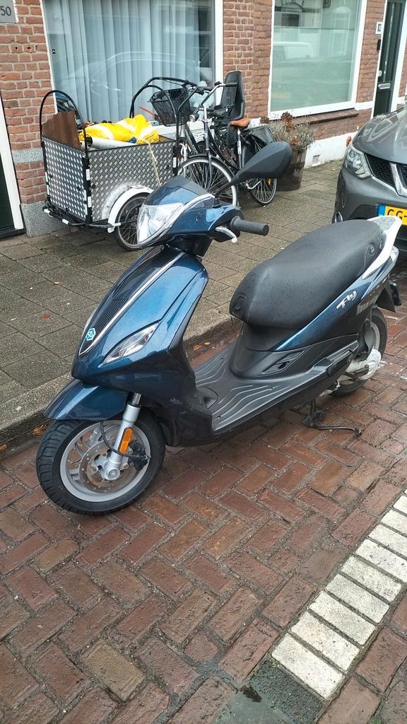 New fly 2014 45km brom, Fietsen en Brommers, Snorfietsen en Snorscooters, Gebruikt, Piaggio, Benzine, Ophalen