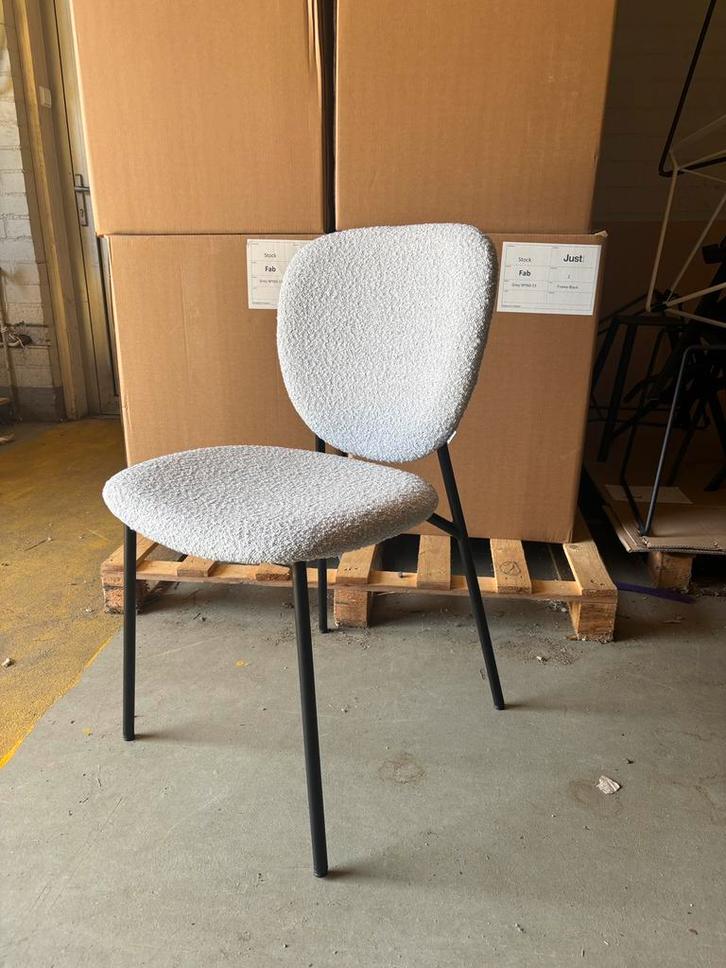 Nieuwe eetkamerstoelen, lichtgrijze boucle stof, Huis en Inrichting, Stoelen, Nieuw, Vijf, Zes of meer stoelen, Stof, Grijs, Ophalen of Verzenden