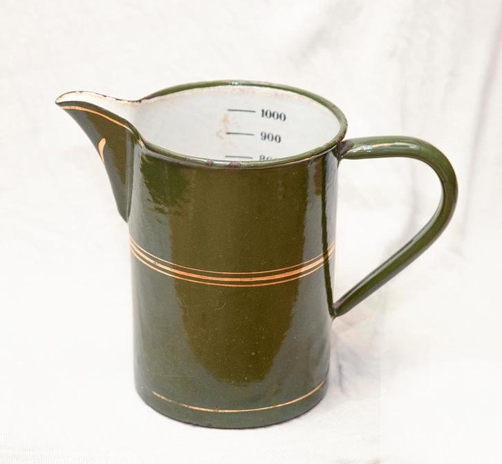 Donkergroen emaille met gouden bies maatbeker, Antiek en Kunst, Antiek | Emaille, Ophalen of Verzenden