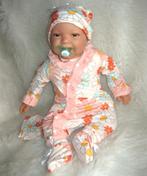 Levensechte Babypop soft body baby Naomi bruine ogen 53 cm, Nieuw, Ophalen of Verzenden, Barbie