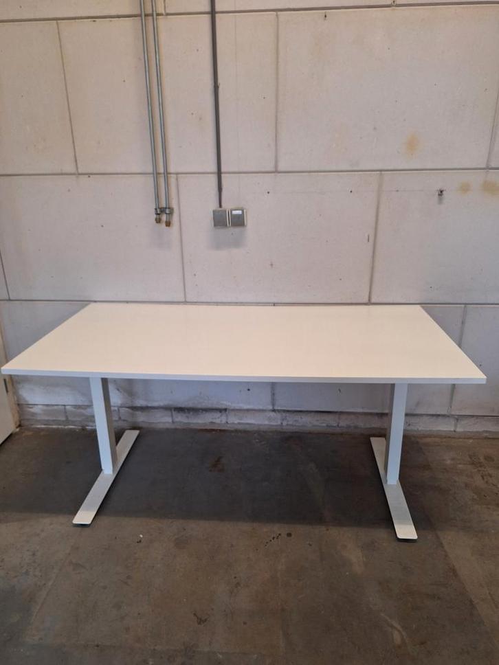 Ikea Skarsta Bureau - In hoogte verstelbaar!, Huis en Inrichting, Bureaus, Zo goed als nieuw, Stabureau, In hoogte verstelbaar