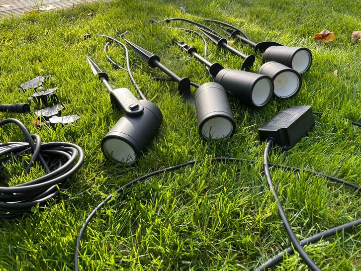 Philips Hue Lilly 5 Tuinspots Set + Bridge, Tuin en Terras, Buitenverlichting, Zo goed als nieuw, Spots, Aluminium, Minder dan 50 watt