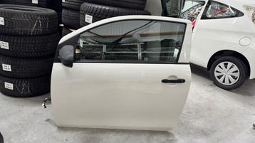 Deur links voor Toyota Aygo 3 deurs 2014 - 2021 beschikbaar voor biedingen