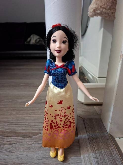 Disney barbie pop SNEEUWWITJE, Kinderen en Baby's, Speelgoed | Poppen, Zo goed als nieuw, Barbie, Ophalen of Verzenden