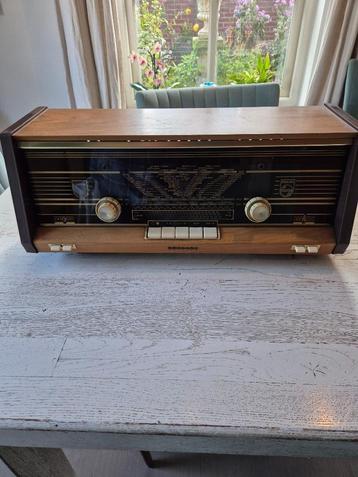 Vintage Philips Bi-Ampli radio beschikbaar voor biedingen