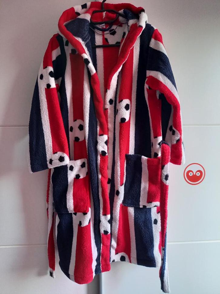 Badjas voetbal voetballen, rood wit blauw, maat 146-152, Kinderen en Baby's, Kinderkleding | Maat 146, Zo goed als nieuw, Jongen of Meisje