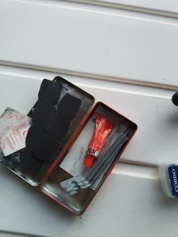 fietstassen en reparatiemiddelen beschikbaar voor biedingen