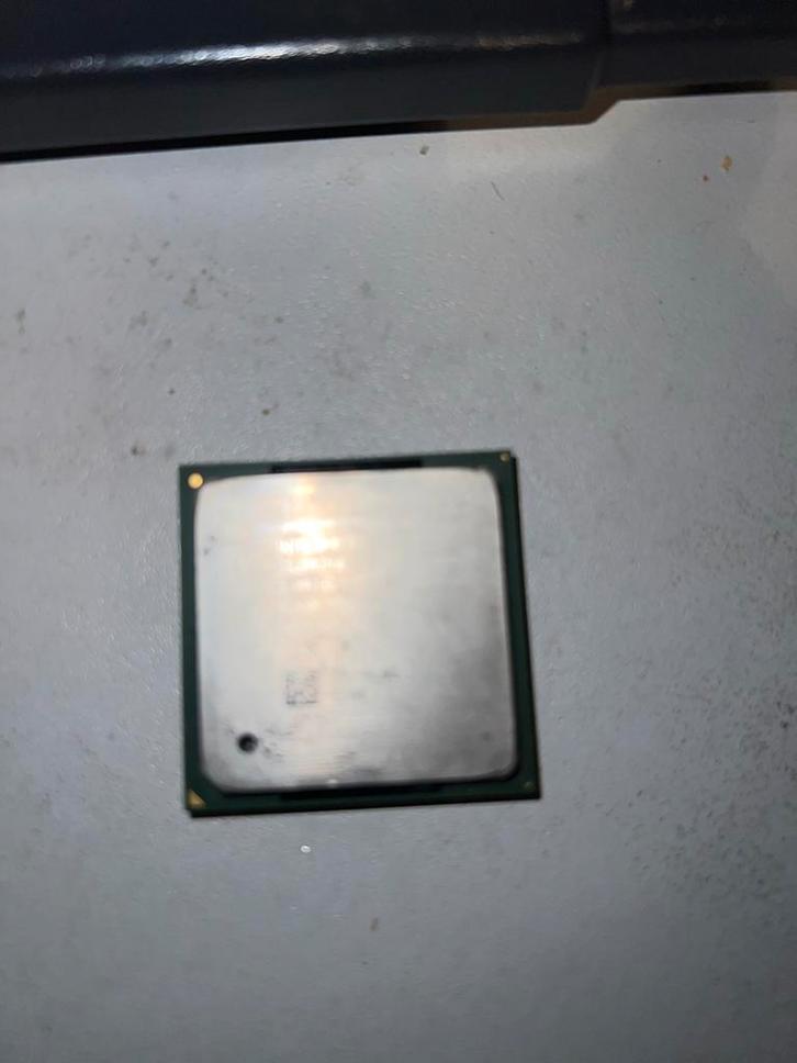 Intel Celeron 2.4 GHz Socket 478 Processor bj. 2002, Computers en Software, Processors, Gebruikt, 2 tot 3 Ghz, Ophalen of Verzenden