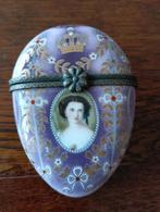 Antieke Porseleinen Pillendoos Koningshuis, Ophalen of Verzenden