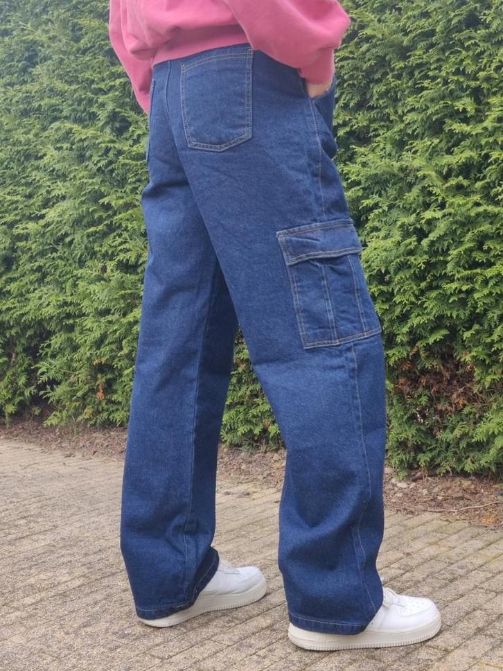 Nieuwe spijkerbroek in maat L/ cargo jeans, Kleding | Dames, Jumpsuits, Nieuw, Maat 42/44 (L), Blauw, Ophalen of Verzenden