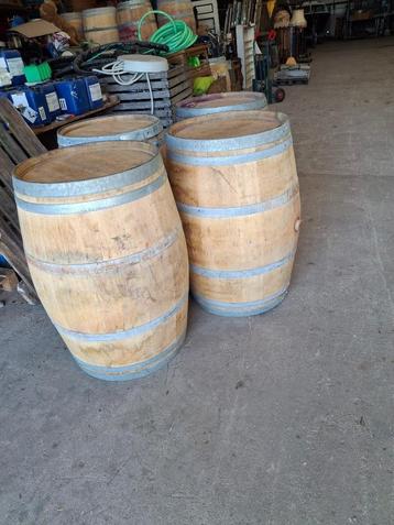 wijnvaten 225 liter voor opvang regenwater € 150,00 zie omsc beschikbaar voor biedingen