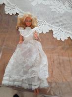 Barbie in witte jurk, Ophalen of Verzenden, Zo goed als nieuw, Accessoires