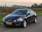 Volvo S60 2.0 D3 Business /Chique combinatie!/OriginNL!/Deal, Auto's, Volvo, Euro 5, Stof, Gebruikt, Beige