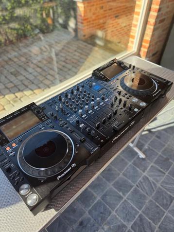 Pioneer CDJ-2000 Nexus 2 + DJM-900 Nexus 2 + flightcase beschikbaar voor biedingen