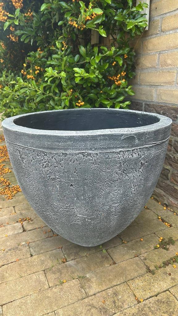 Zeer grote bloempot – xxl formaat voor binnen, Tuin en Terras, Bloempotten, Zo goed als nieuw, Aardewerk, Binnen, 40 tot 70 cm