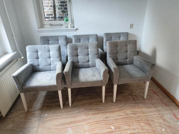 6 Grijze Eetkamerstoelen met Armleuning - stevig en comforta beschikbaar voor biedingen