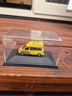 VW T5 Ambulance Oost - Klein Model, Hobby en Vrije tijd, Modelauto's | 1:18, Ophalen of Verzenden, Zo goed als nieuw, Auto, Overige merken