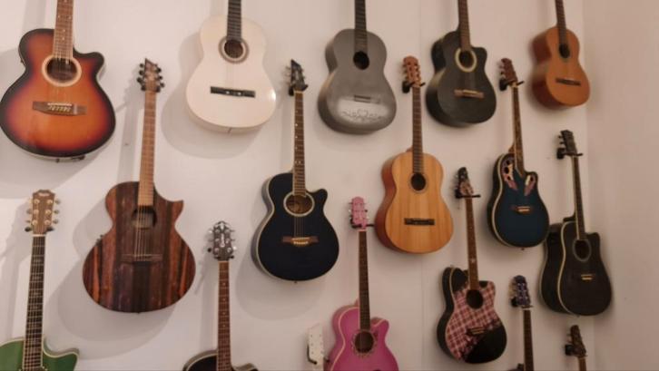 Diverse gitaren te koop, Muziek en Instrumenten, Snaarinstrumenten | Gitaren | Akoestisch, Zo goed als nieuw, Ophalen of Verzenden