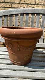 Terra cotta bloempot bewerkte buitenzijde, Tuin en Terras, Bloempotten, Rond, Ophalen of Verzenden, Zo goed als nieuw, Minder dan 25 cm