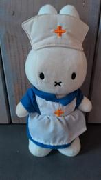 Nijntje miffy pop 24 cm verpleegster zuster, Ophalen of Verzenden, Zo goed als nieuw, Konijn