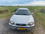 YOUNGTIMER Volvo V70 2.4 140PK 2004 Grijs, Auto's, Volvo, Stoelverwarming, Achterwielaandrijving, 1800 kg, Zwart