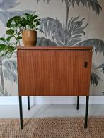 Mid-century vintage kastje, hout met staal, Ophalen, Zo goed als nieuw