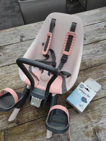 Nieuw!! Fietsstoeltje met stuur , bevestiging urban iki roze beschikbaar voor biedingen