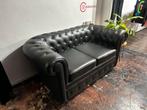 Zwarte Chesterfield Bank - Tijdloze Elegantie, Huis en Inrichting, Ophalen, 150 tot 200 cm, Tweepersoons, Zo goed als nieuw