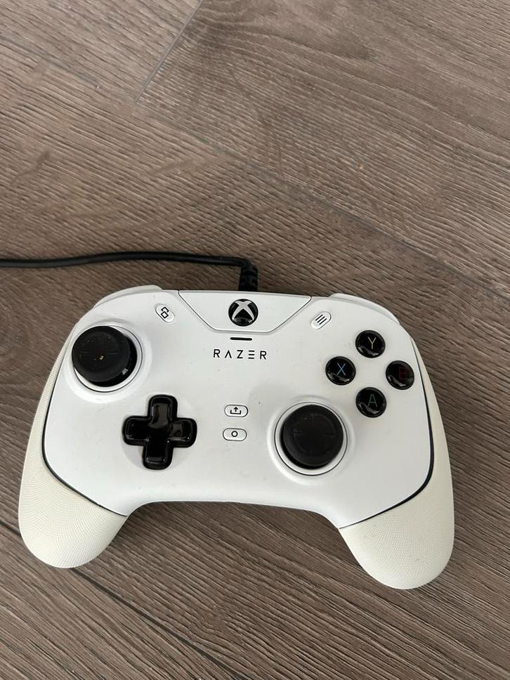 Razer Wolverine V2 Controller - Xbox/PC, Spelcomputers en Games, Spelcomputers | Overige, Zo goed als nieuw, Ophalen of Verzenden