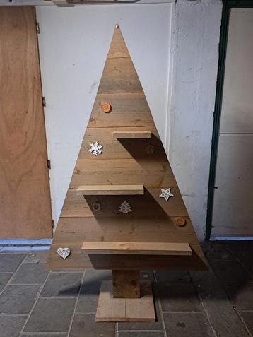 Kerstboom steigerhout beschikbaar voor biedingen