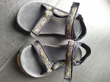 Te koop: TEVA slippers kind maat 29/30 beschikbaar voor biedingen