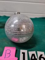 kerstbal groot zilver gelijnd [b146], Ophalen of Verzenden