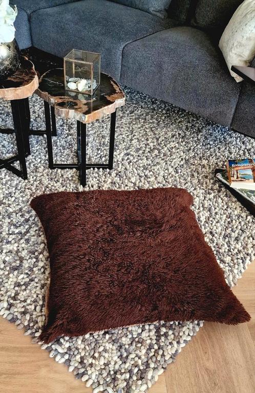 Als nw woonkussen teddystof bruin stevig 75 x 75 cm, Huis en Inrichting, Woonaccessoires | Kussens, Zo goed als nieuw, Bruin, Vierkant