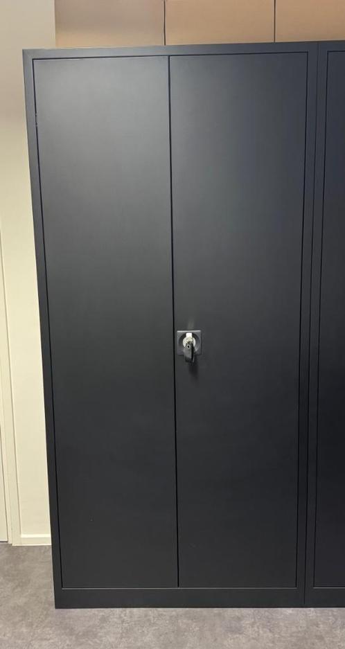 Hoge zwarte opberg/kantoor kast, Huis en Inrichting, Kasten | Lockerkasten, Zo goed als nieuw, Ophalen of Verzenden