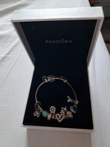 Pandora armband met bedels beschikbaar voor biedingen