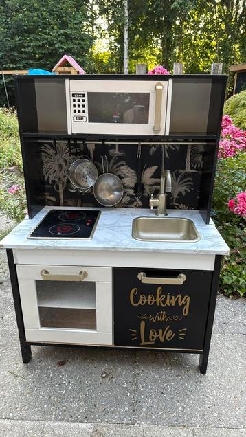 Duktig IKEA keukentje gerestyled beschikbaar voor biedingen