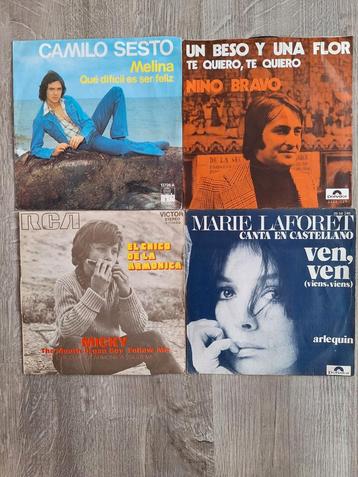 4 stuks vinyl singels Spaans 

 beschikbaar voor biedingen